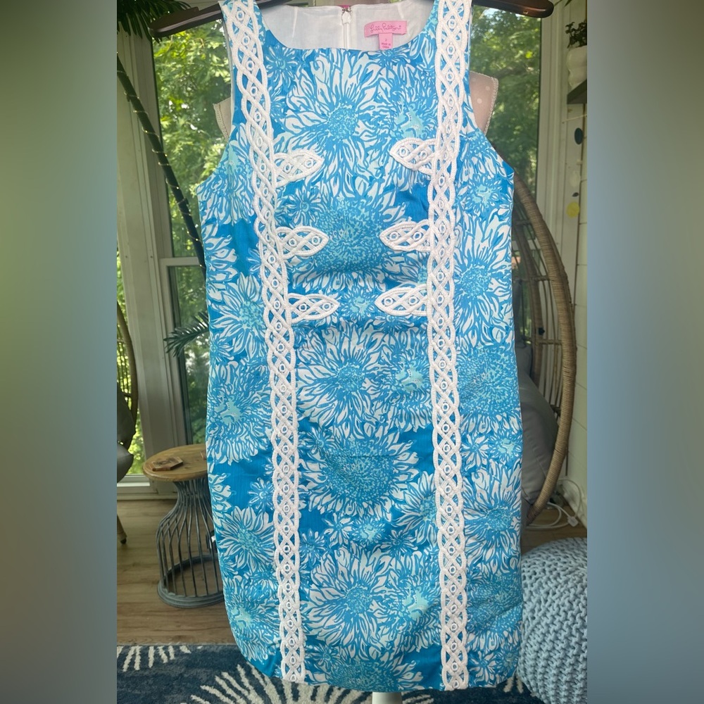 Lilly Pulitzer Blue and White Lion Shift Size 2
